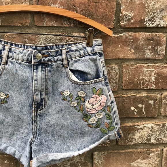 Forever 21 Pants - • F21 • High Waisted flower embroidered shorts. 27